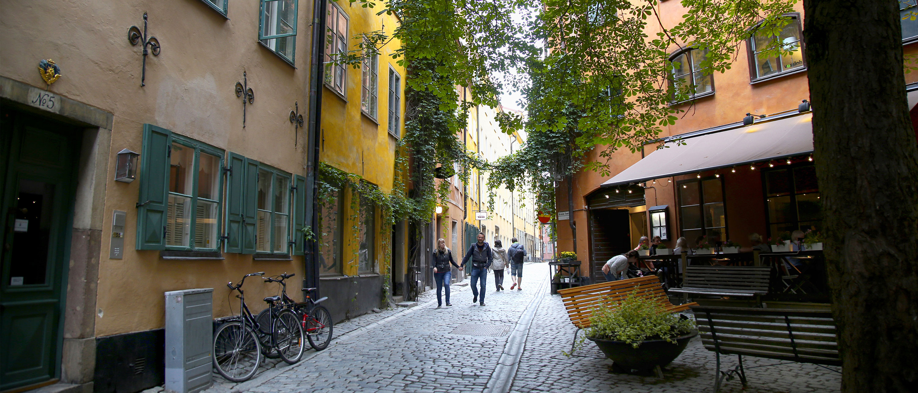 gamla-stan-stockholm-gater-by
